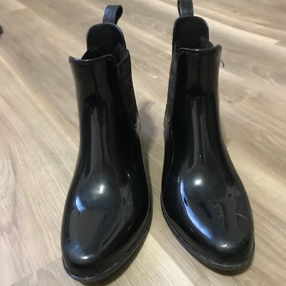 Michael Kors Ladies Black Patent Rain Boots Size 9 - Picture 2 of 6